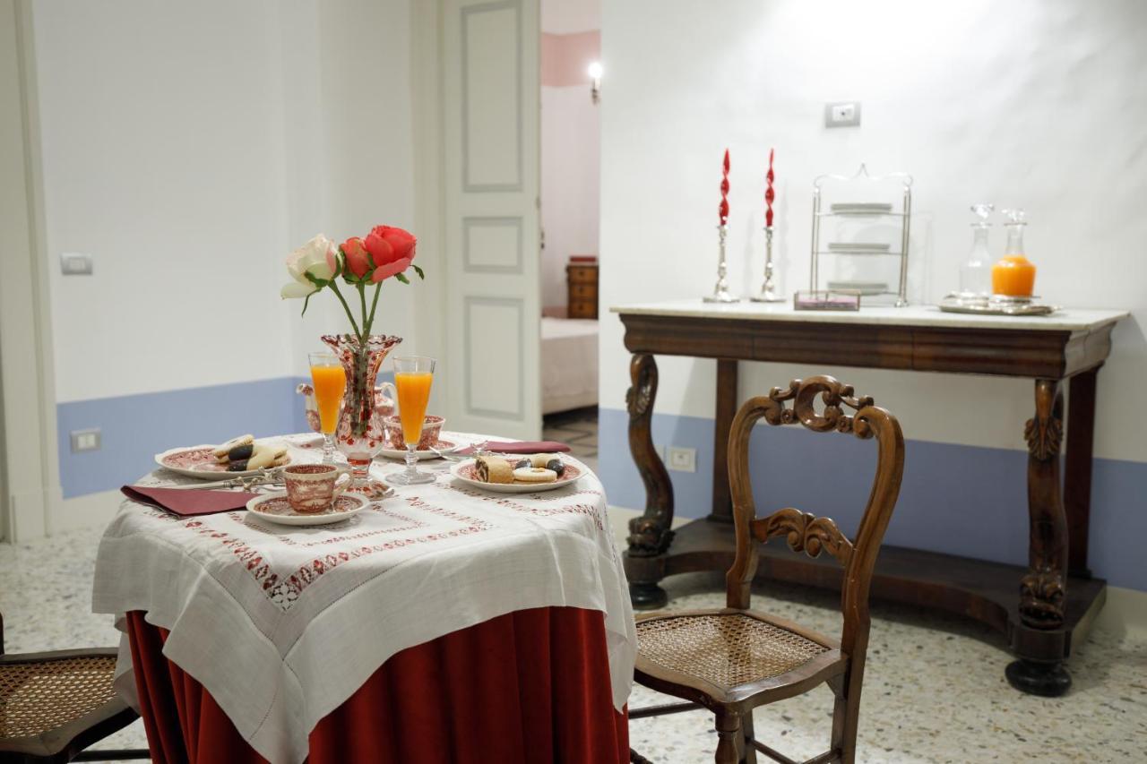 Palazzo Introna Acomodação com café da manhã Mola di Bari Exterior foto