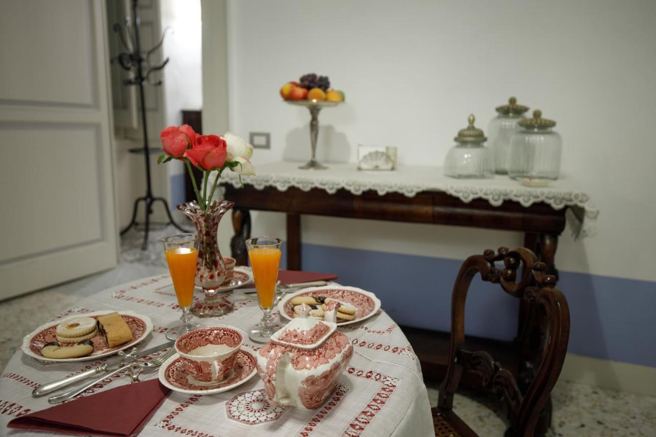 Palazzo Introna Acomodação com café da manhã Mola di Bari Exterior foto