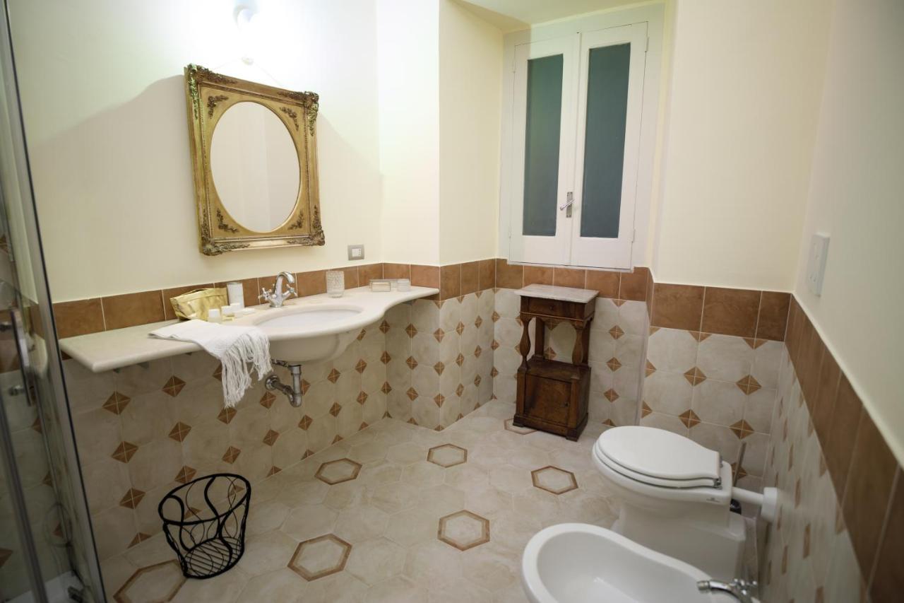 Palazzo Introna Acomodação com café da manhã Mola di Bari Exterior foto