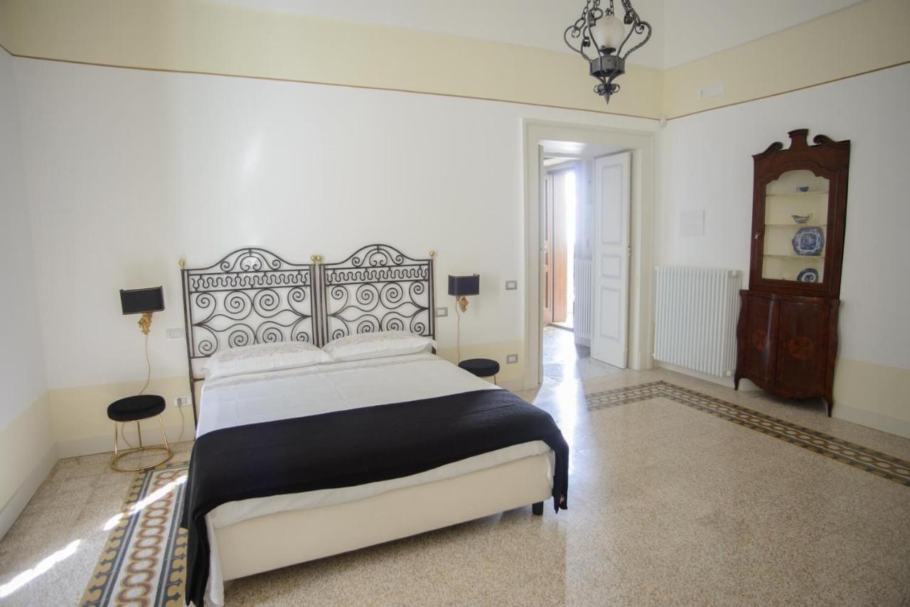Palazzo Introna Acomodação com café da manhã Mola di Bari Exterior foto