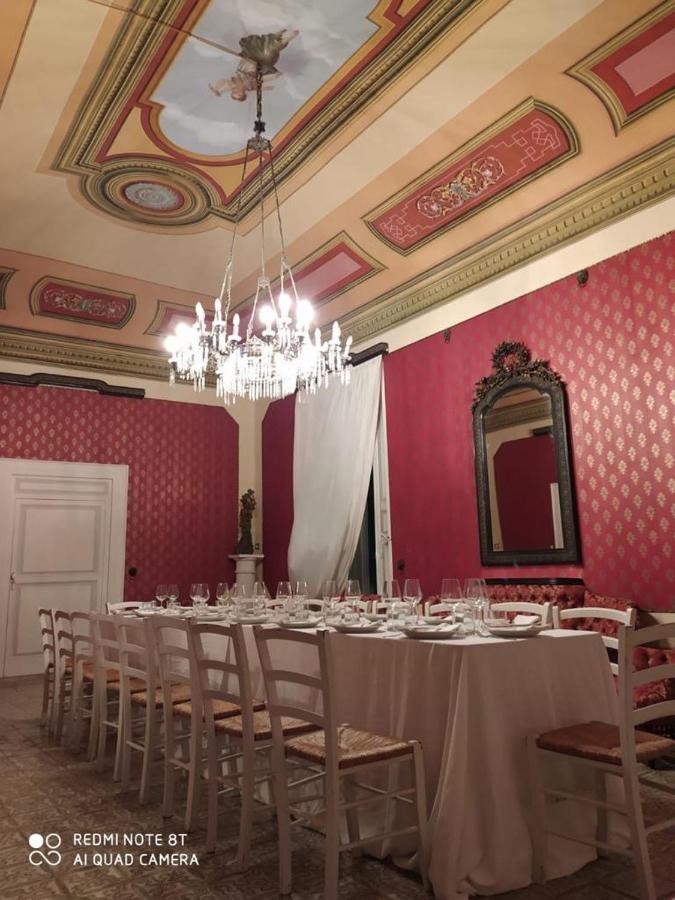 Palazzo Introna Acomodação com café da manhã Mola di Bari Exterior foto