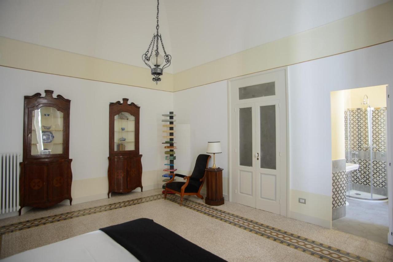 Palazzo Introna Acomodação com café da manhã Mola di Bari Exterior foto